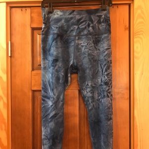 Beyond Yoga Large Smoke Show Blue Tie Dye High Rise Leggings